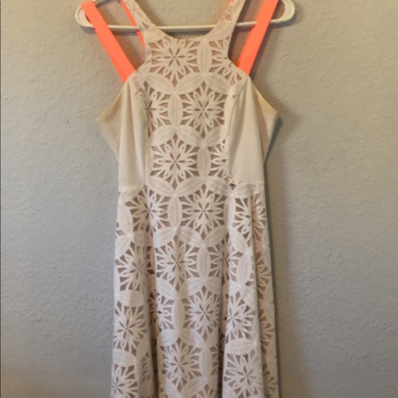 Short white dress - Picture 1 of 1